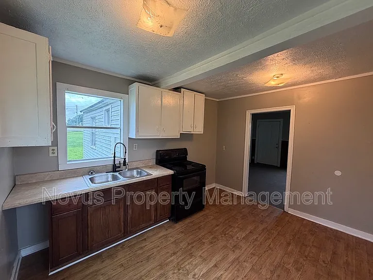 2227 W Highway 5 — Photo 5