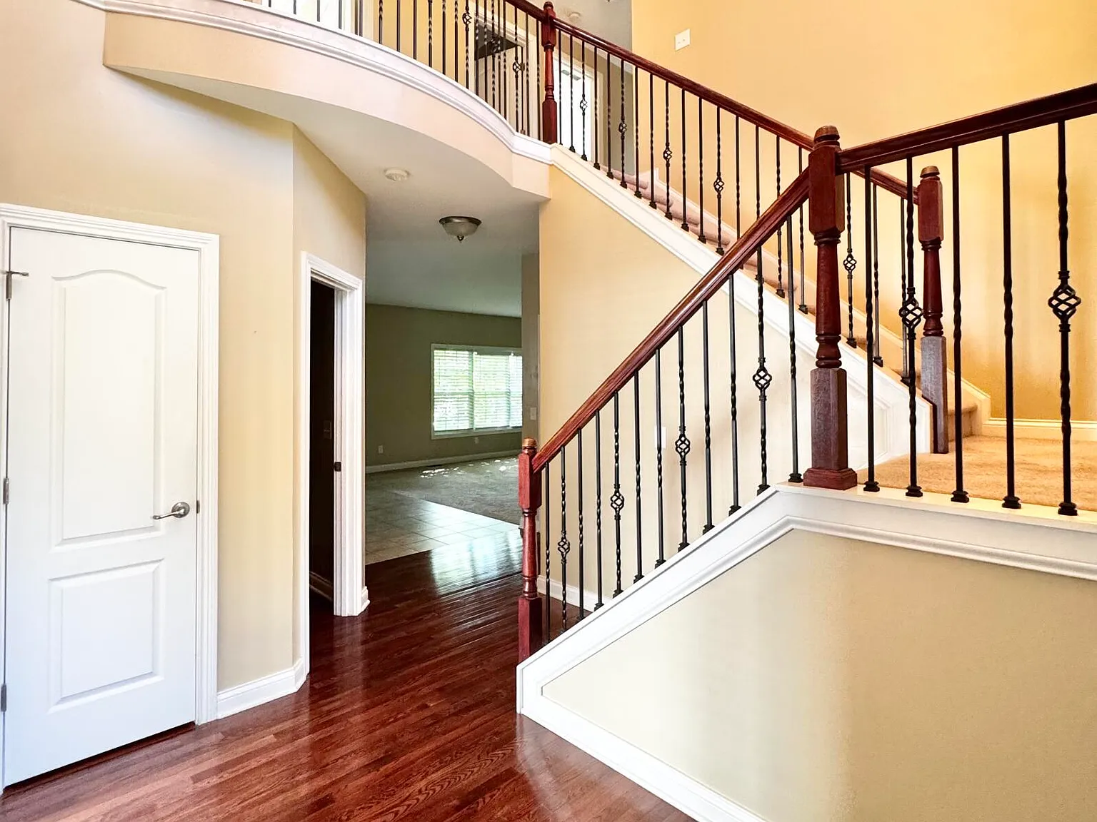 4 bed, 2.5 bath, 2920 sqft, $3,395 — Photo 3