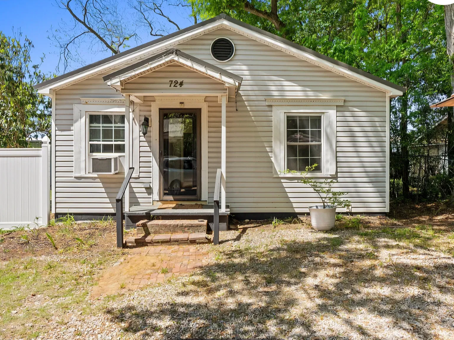 2 bed, 1000 sqft, $1,000 — Photo 1