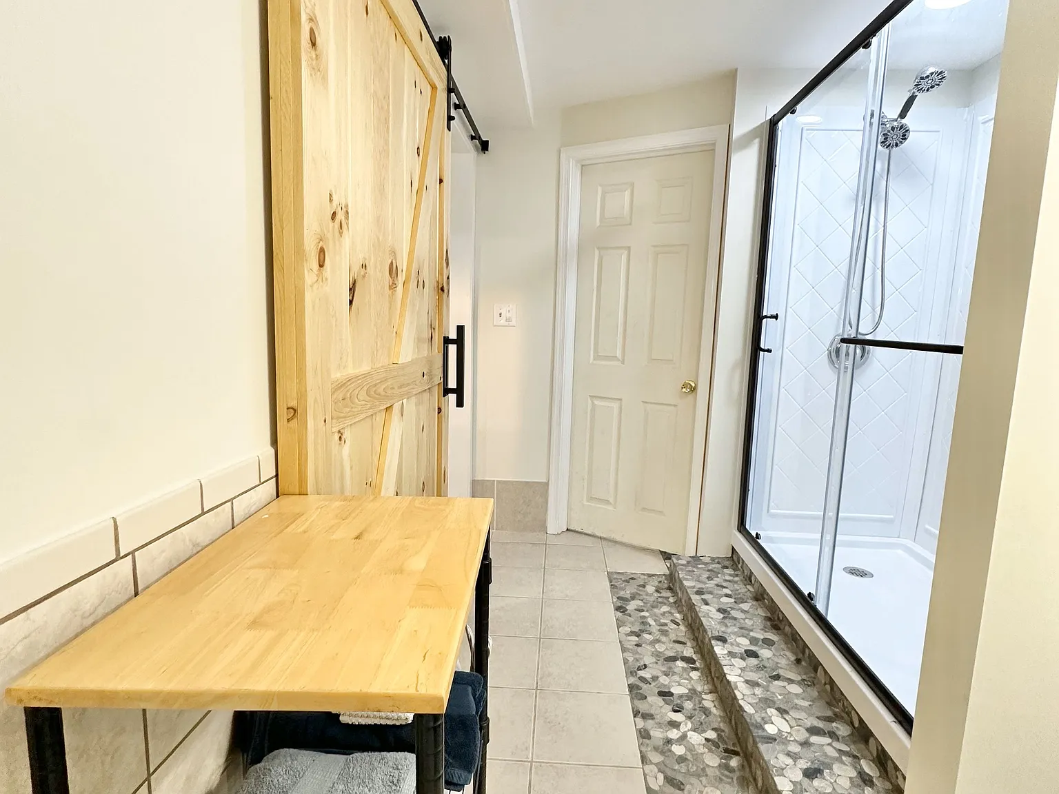 2 bed, 760 sqft, $1,600 — Photo 3