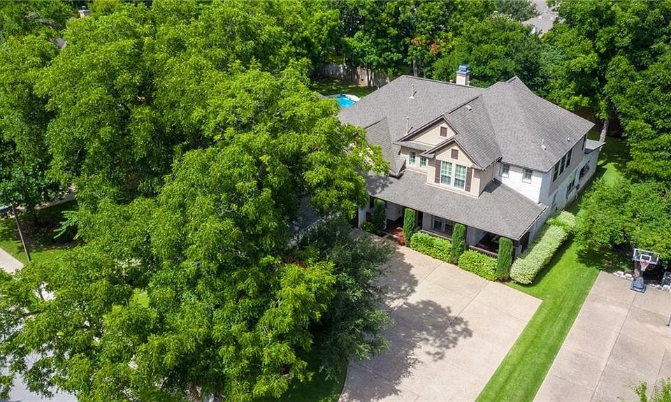 2nd image of 2832 Collingwood Dr