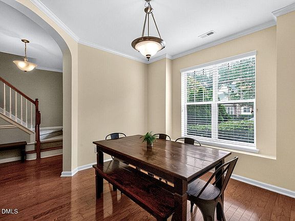 5th image of 107 Haybarn Ct