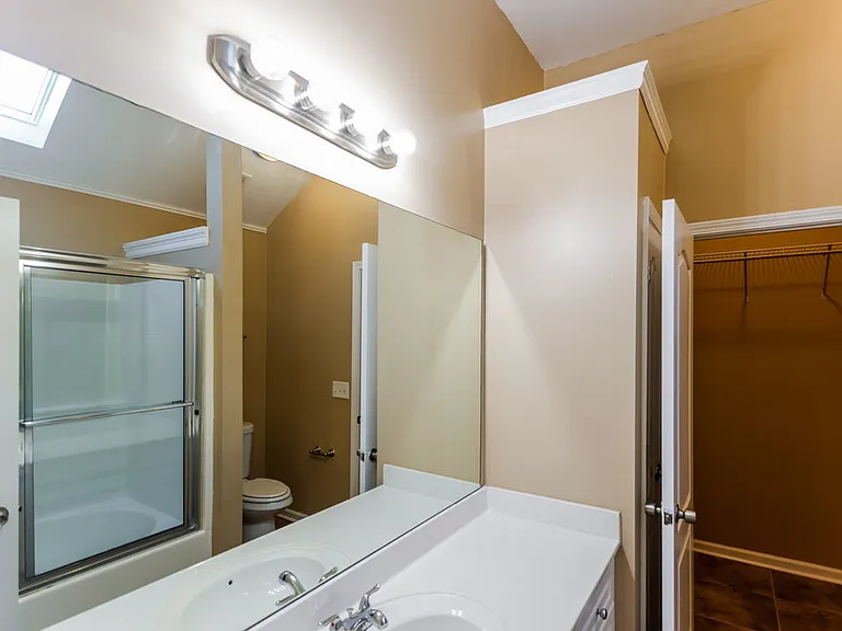 1061 Village Trl — Photo 12