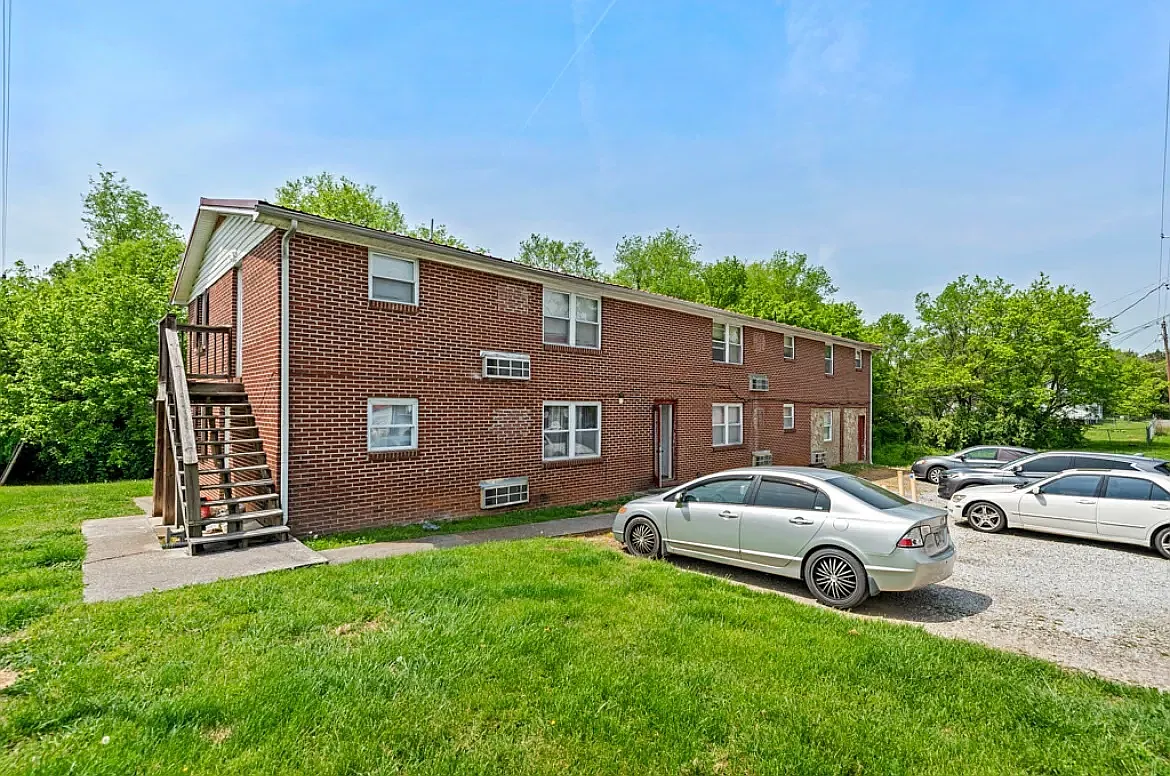 2 bed, 600 sqft, $1,200 — Photo 1