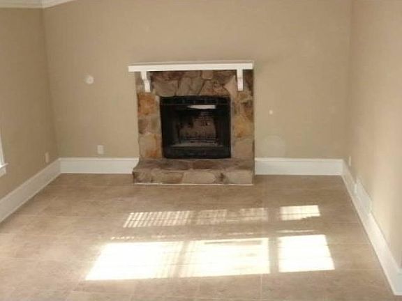 4th image of 275 Kingsport Dr