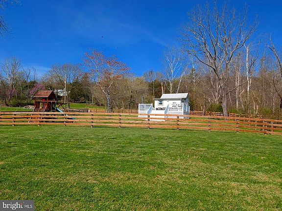 2nd image of 1449 Egypt Bend Rd