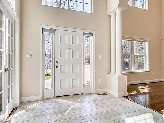 3rd image of 11114 Hillsdale Dr