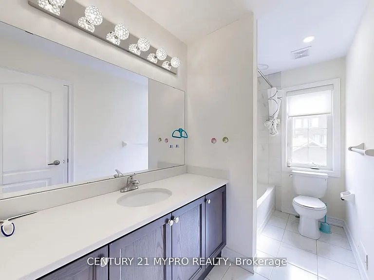 13 N Rexford Dr — Photo 24