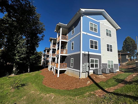 Large Community Yard for kids, dog walking or leisure.