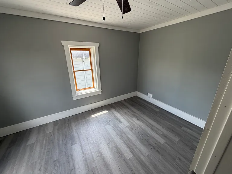 100 Sterling St — Photo 18