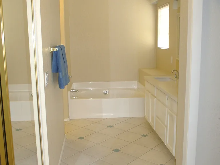 10622 W Mohawk Ln — Photo 9