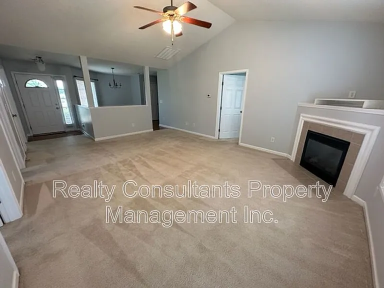 2152 Rosemont Dr — Photo 9