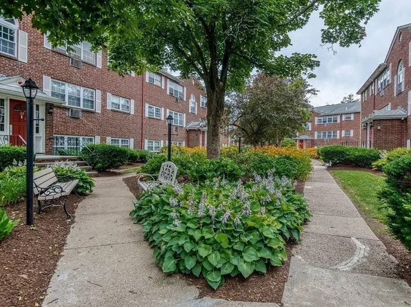 5 Cass St APT 2, West Roxbury, MA 02132