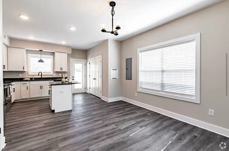 2 bed, 2.5 bath, 1270 sqft, $1,500 — Photo 2