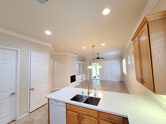 5th image of 1744 Sarazen St