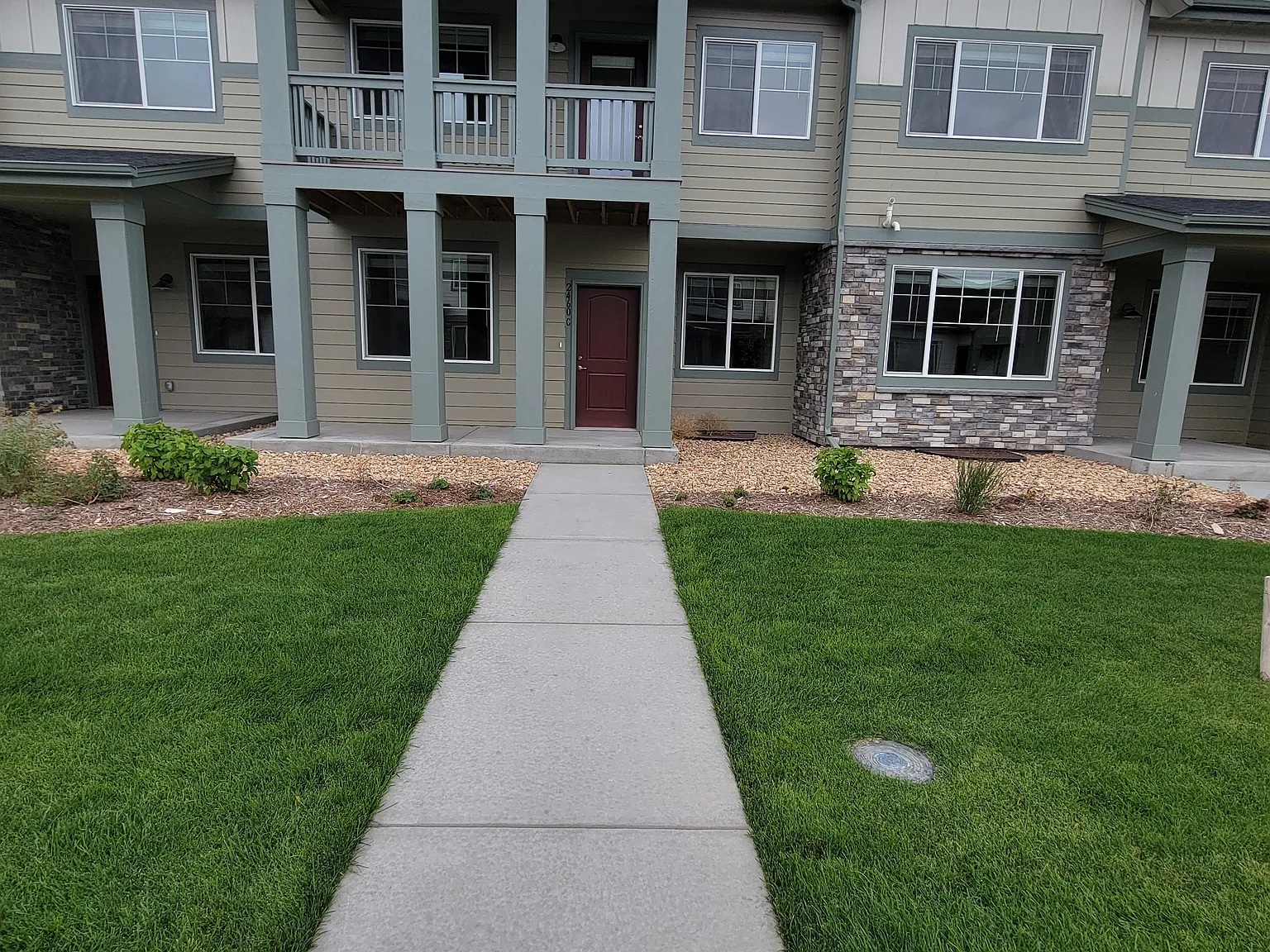 2 bed, 1990 sqft, $2,200 — Photo 1
