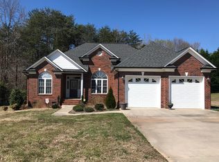 411 Cheyenne Trl, Dallas, NC 28034