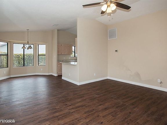 3rd image of 2739 Thunderbird Dr