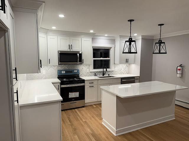 Kitchen with center Island