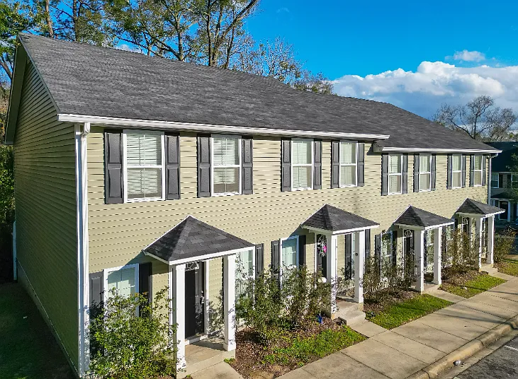 3Bed/3bath, Available — Photo 2