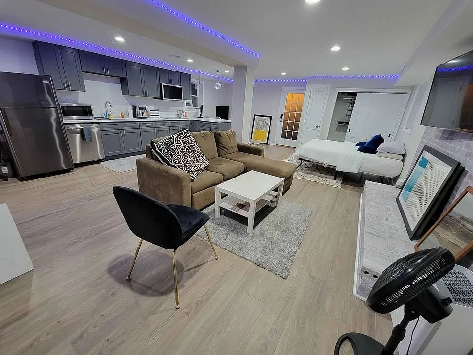 Studio, 600 sqft, $1,800 — Photo 3