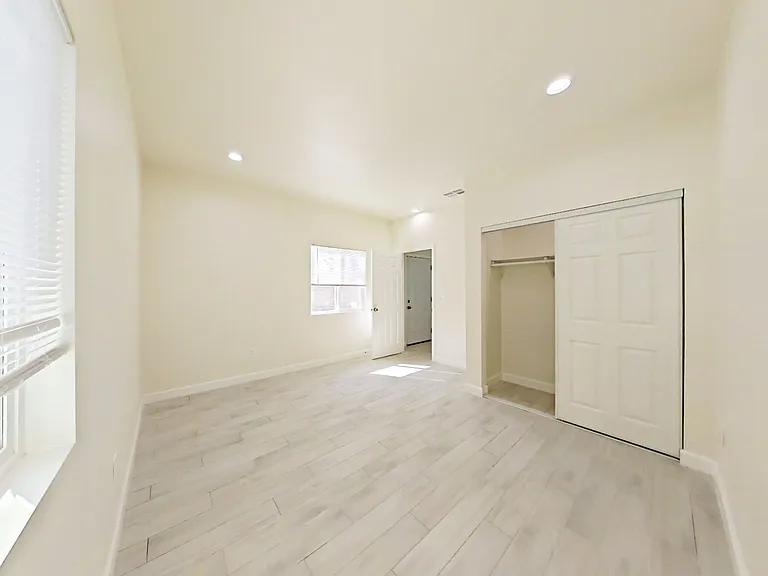 10572 Chamberlain Ave — Photo 11