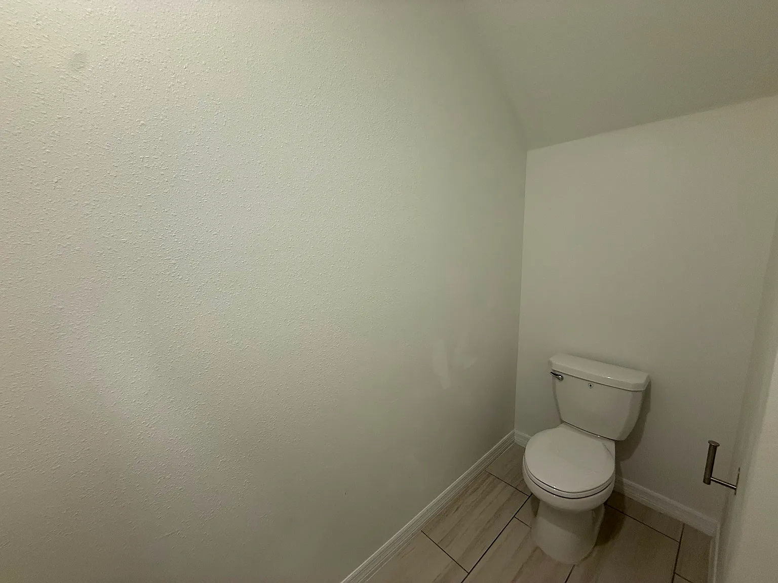 5 bed, 2.5 bath, 2389 sqft, $2,699 — Photo 3