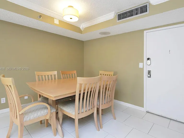 2625 Collins Ave #320 — Photo 5