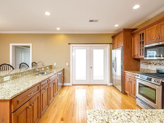 3rd image of 3301 Battery Park Pl