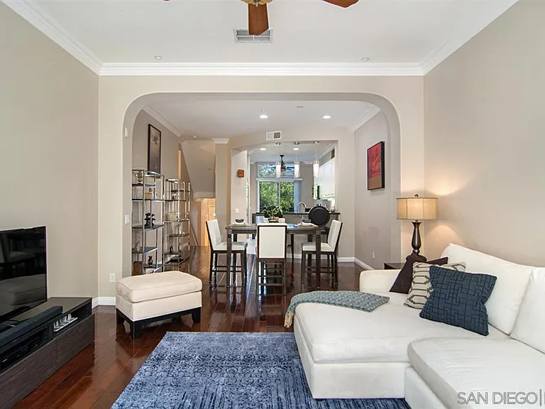 Paramount Dr — Photo 8