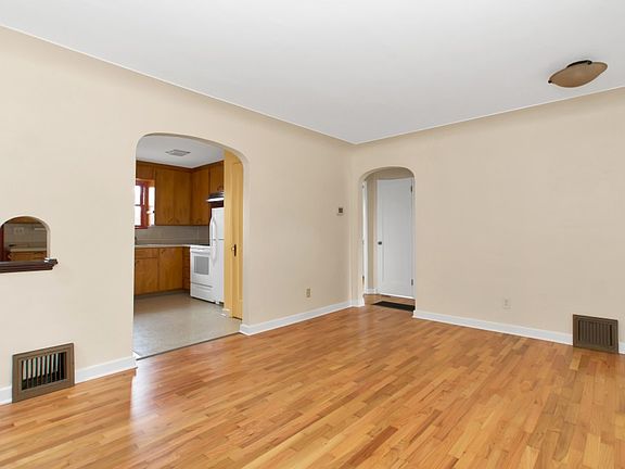 3rd image of 924 Frederick St SE