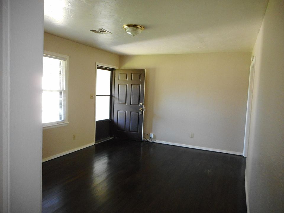2nd image of 2625 SW 45th St