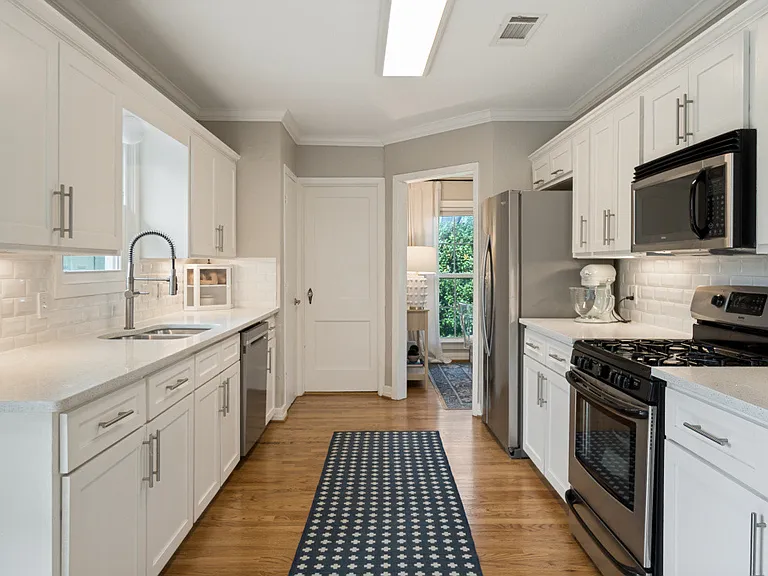 6404 Goliad Ave — Photo 9
