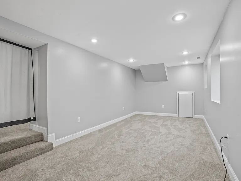 310 Maryland Ave — Photo 40