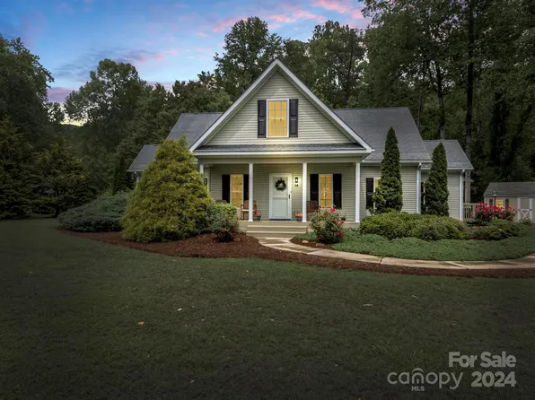 19 Lynnbrook Way #8 & 9, Columbus, NC 28722