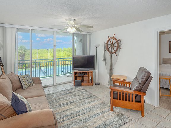 2nd image of 3635 Seaside Dr APT 204