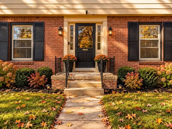 18750 W Glenwood Blvd, Lathrup Village, MI 48076