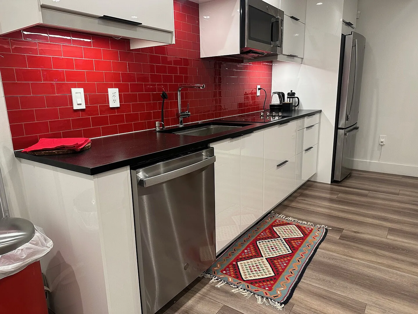 Newly Renovated Modern Unit In Uptown Dc — Photo 2