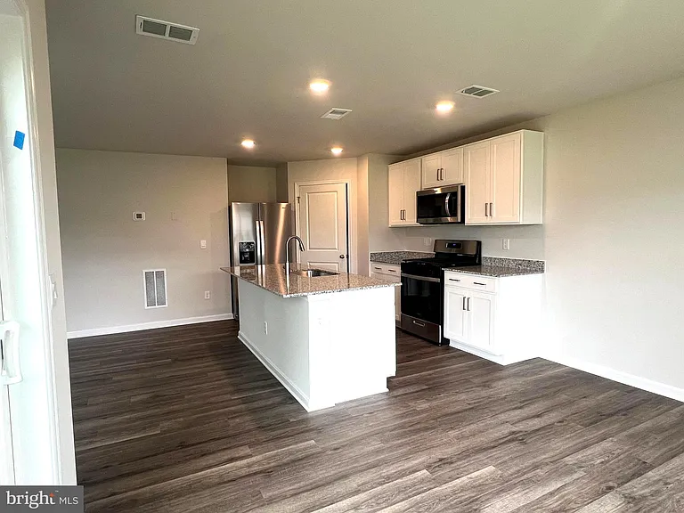 180 Hamstead Dr — Photo 9