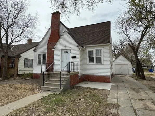 408 W 8th St, Hays, KS 67601