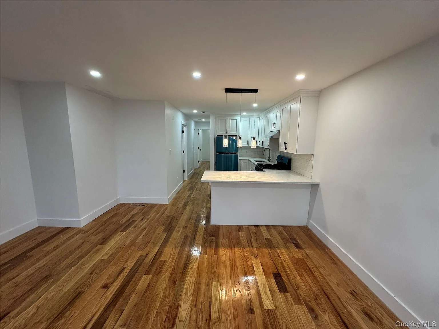 3 bed, 2.0 bath, 1760 sqft, $3,500 — Photo 2