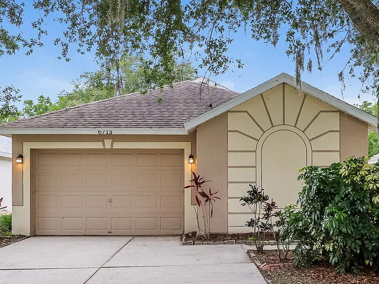 6713 Summer Cove Dr — Photo 1