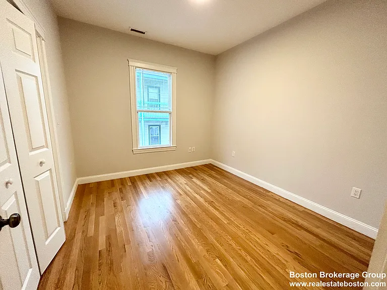 12 Buttonwood St #3 — Photo 7