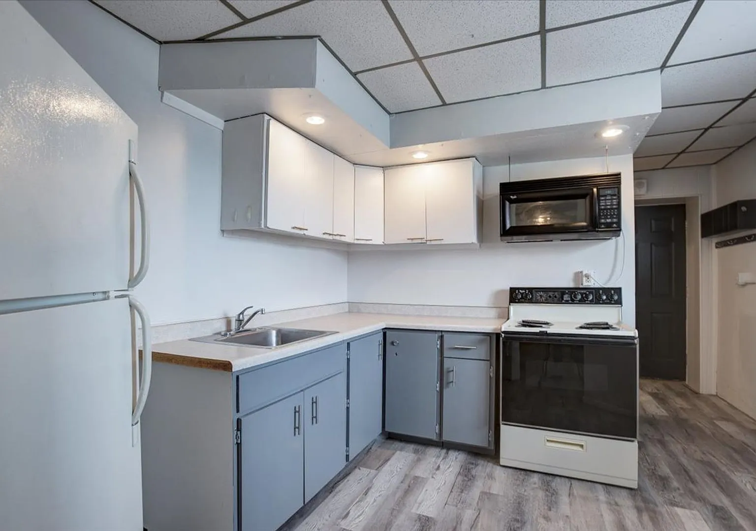 Downtown Studio Apartment Walkable & Affordable! — Photo 1