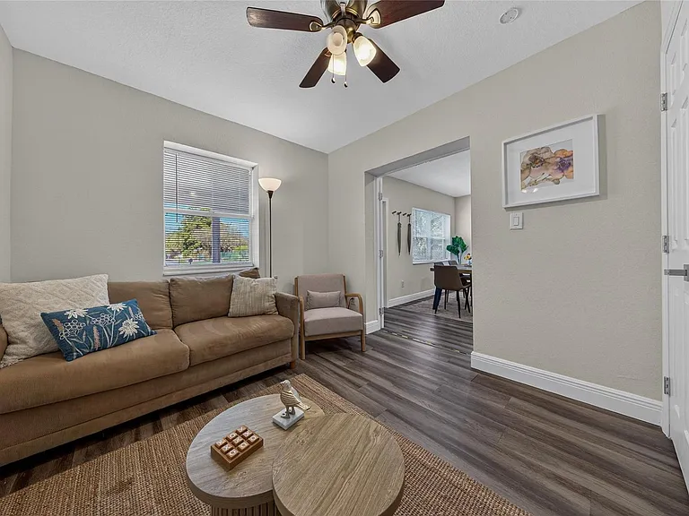540 NE 59th Ct — Photo 8