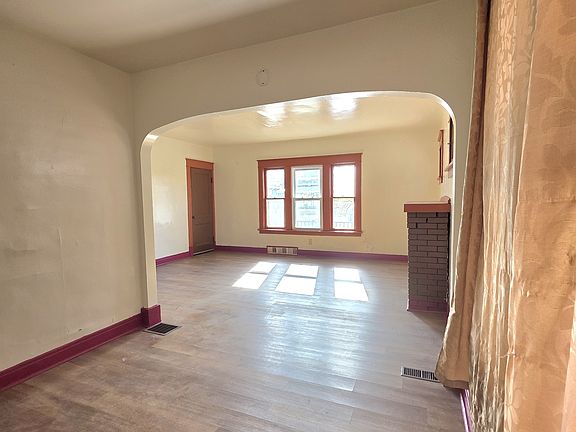 4th image of 231 Cambridge Ave #2