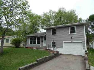 2412 Crestview Dr, Bettendorf, IA 52722