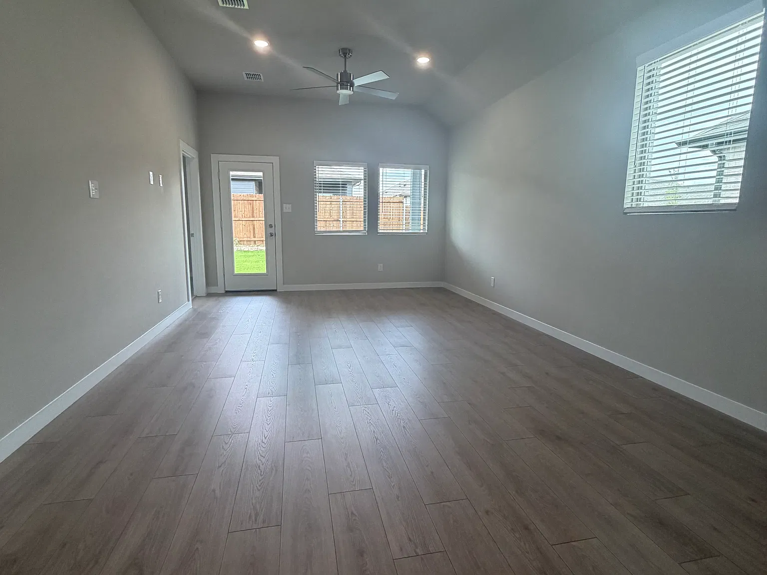 3 bed, 1500 sqft, $2,250 — Photo 4