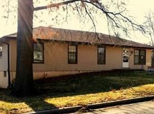 118 Meadow Ln, Lansing, KS 66043