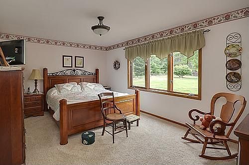 4th image of 5560 Jacqueline Dr